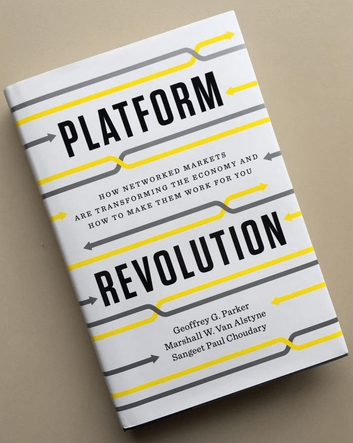 Ein Bild des Covers des Buches "Platform Revolution" von Geoffrey Parker, eines der besten SaaS-Bücher.