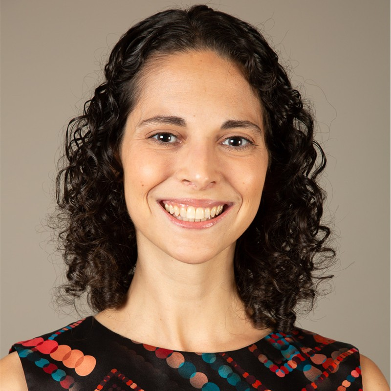 Photo of Juliana Pereira.